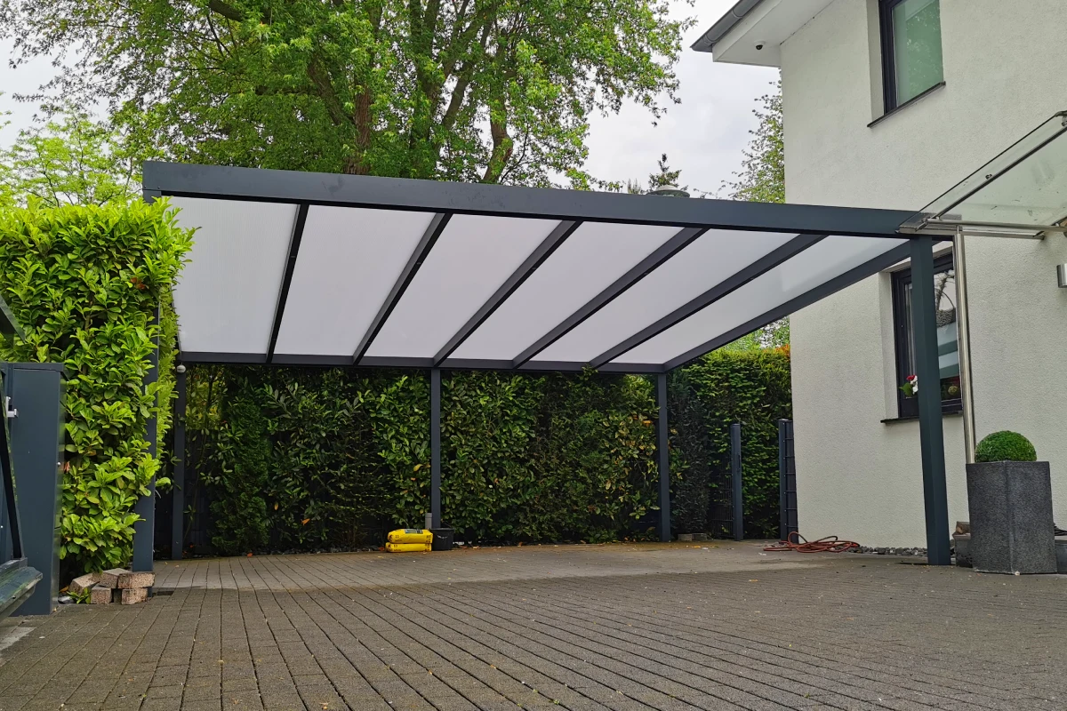 Carport mit mattem VSG-Glas in Euskirchen