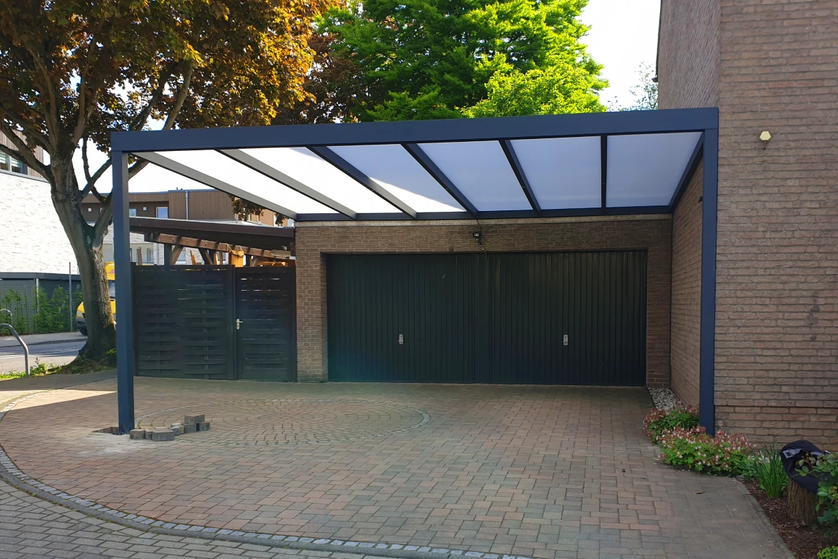 Aluminium Carport vor Garage in Troisdorf